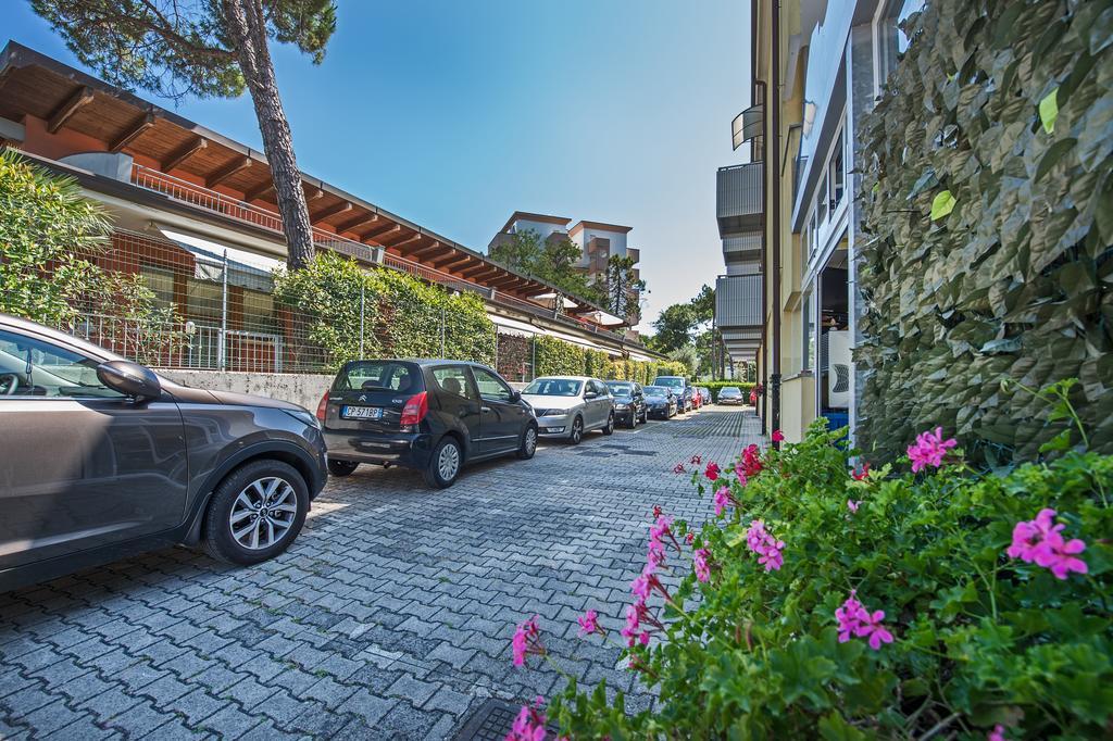 Hotel Minerva Lignano Sabbiadoro Exterior foto