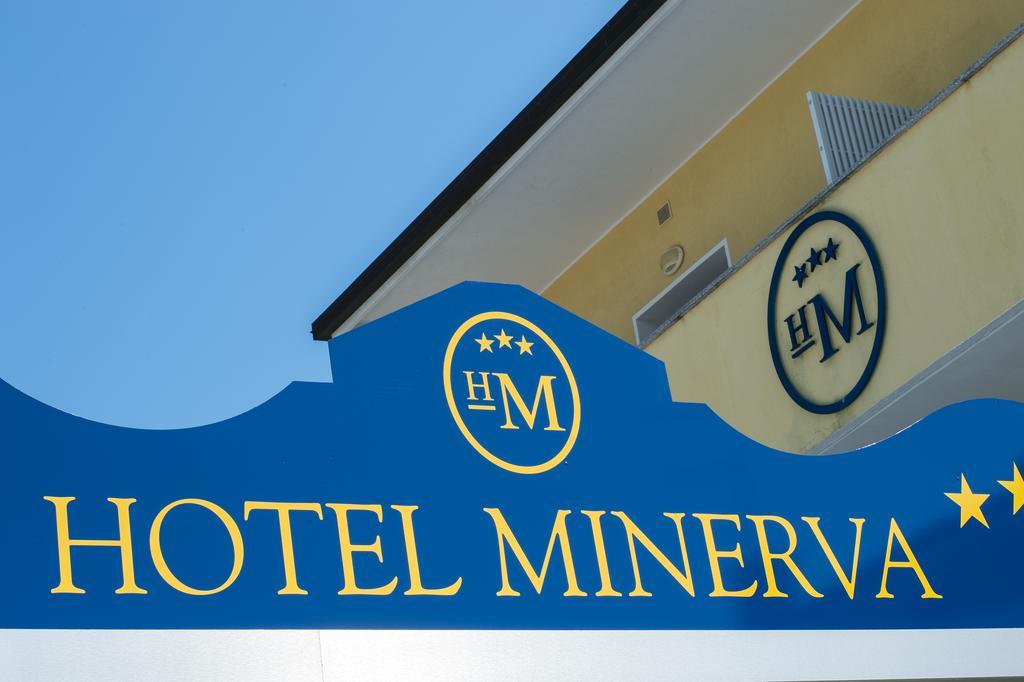 Hotel Minerva Lignano Sabbiadoro Exterior foto