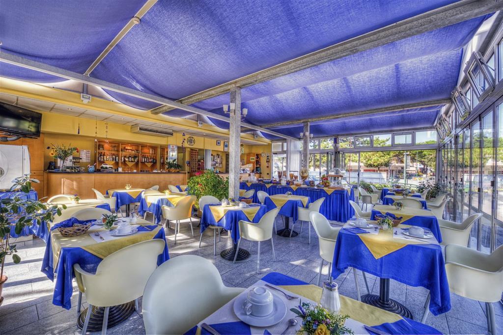 Hotel Minerva Lignano Sabbiadoro Exterior foto
